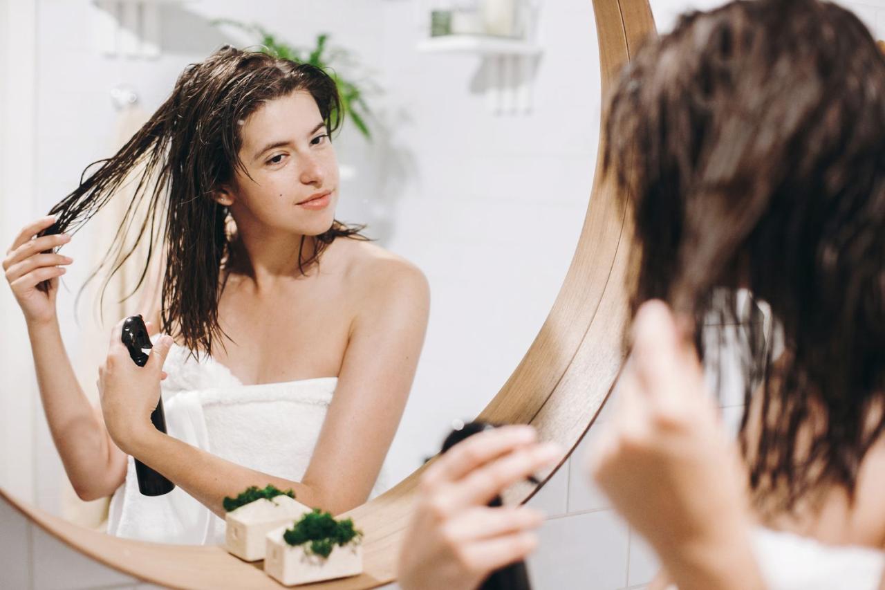 How to Moisturize Dry Hair for Your Shiniest Strands Yet