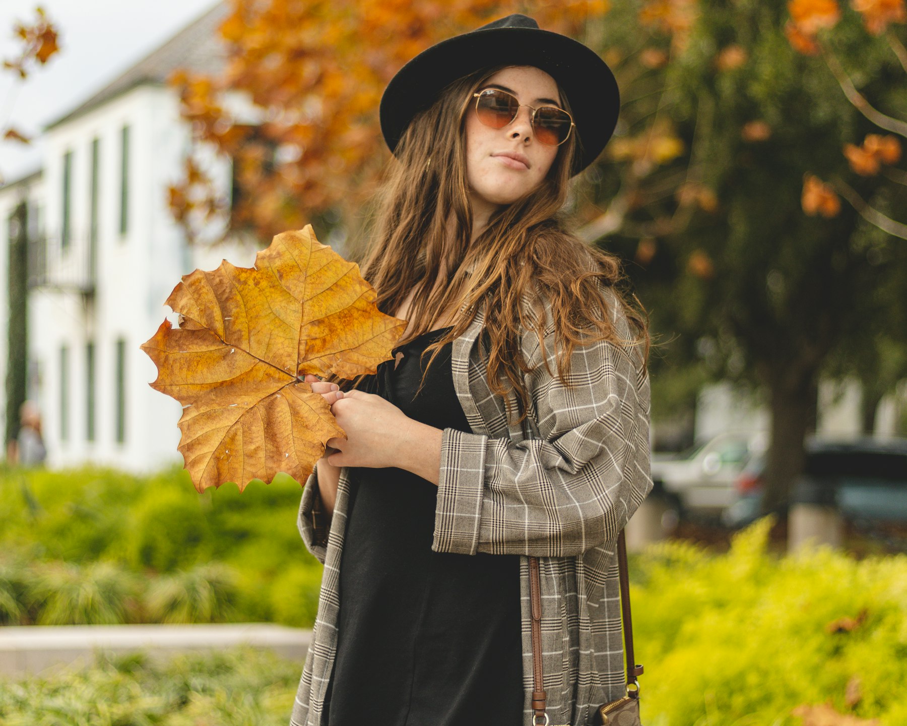 Capsule Wardrobe 2026: 12 Pieces That Actually Work for Real Mornings