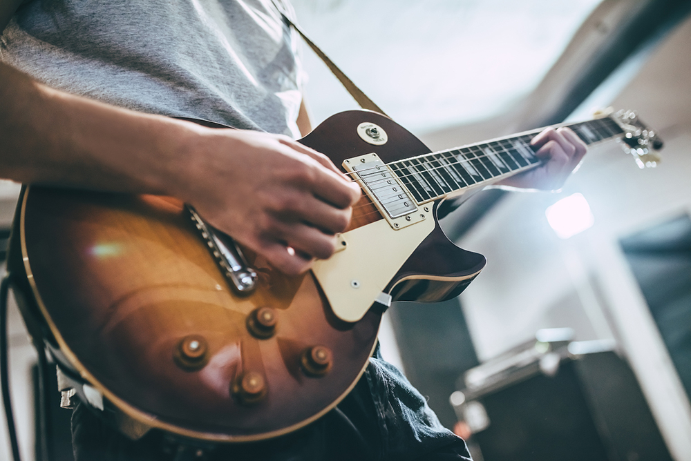 4 Tips for Learning to Play the Electric Guitar